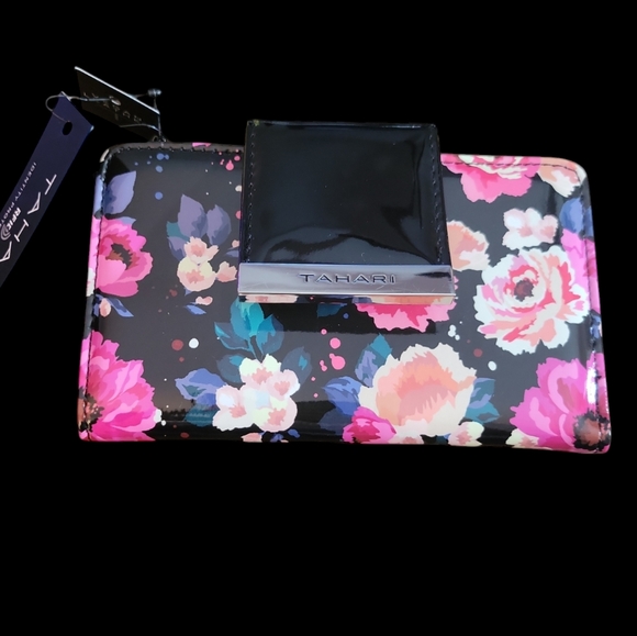 Tahari Wallet - Picture 6 of 6